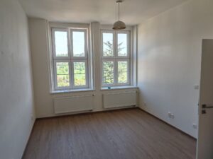 rekonstrukce budovy staré pošty na tři byty 2+kk